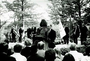 Image description is not available for 2000.132